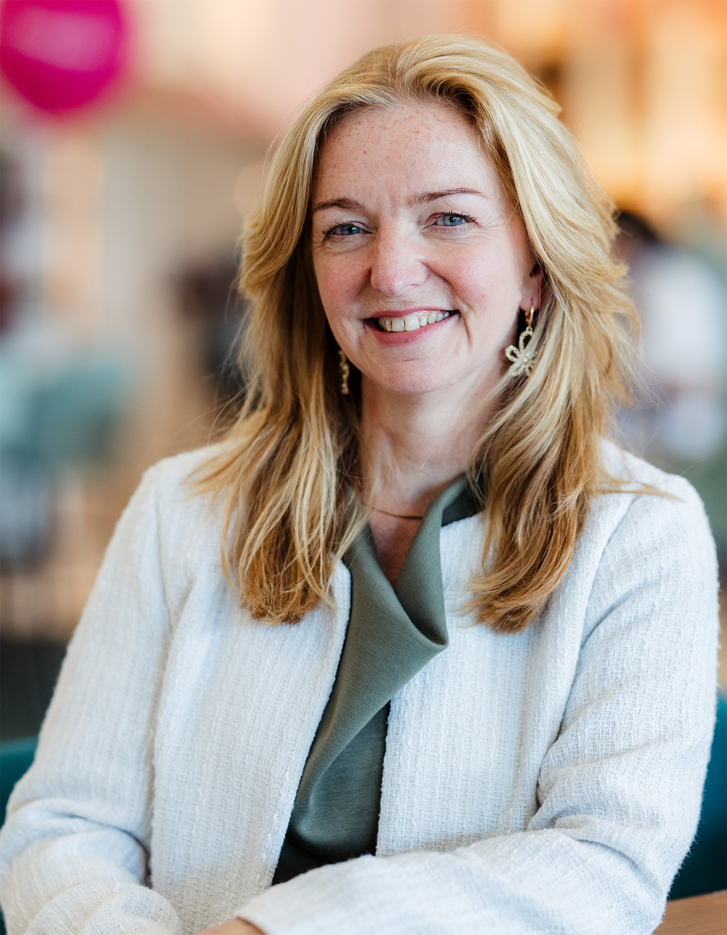 Portretfoto Dimpact medewerker Jeannette - portefeuillehouder faciliteren