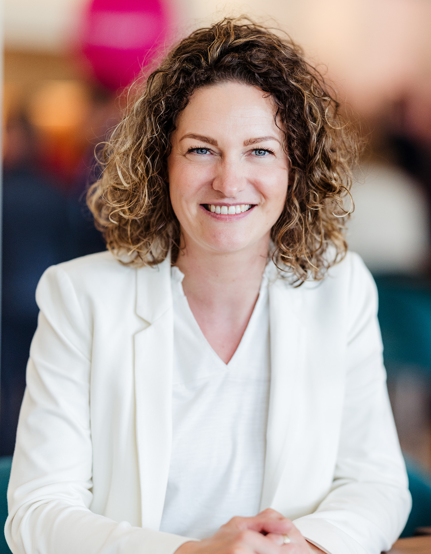 Portretfoto Dimpact medewerker Lotte - inkoper